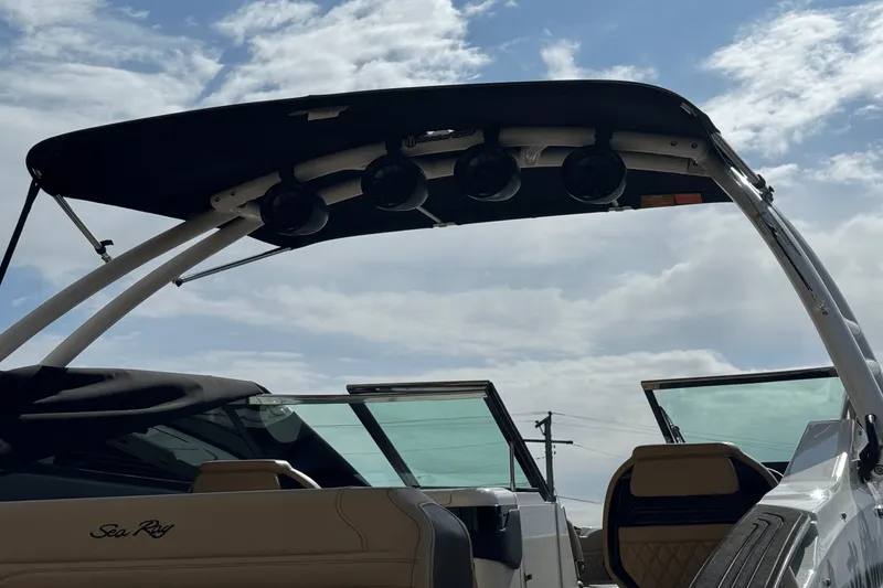 Slide: The Image of Sea Ray 260 SLX/OB 2023 - 10