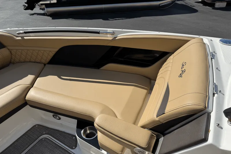 Slide: The Image of Sea Ray 260 SLX/OB 2023 - 15