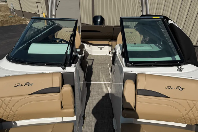 Slide: The Image of Sea Ray 260 SLX/OB 2023 - 20