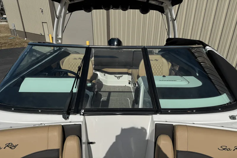 Slide: The Image of Sea Ray 260 SLX/OB 2023 - 21