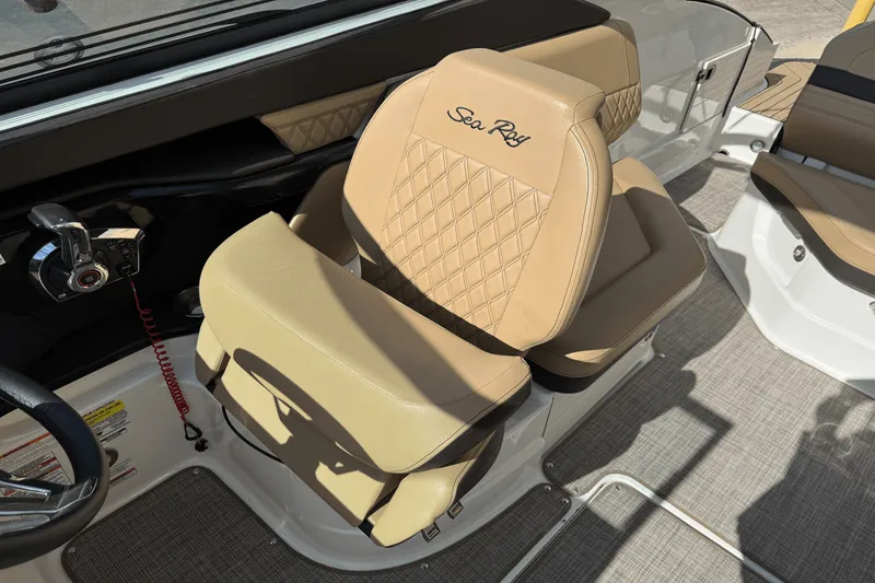Slide: The Image of Sea Ray 260 SLX/OB 2023 - 25