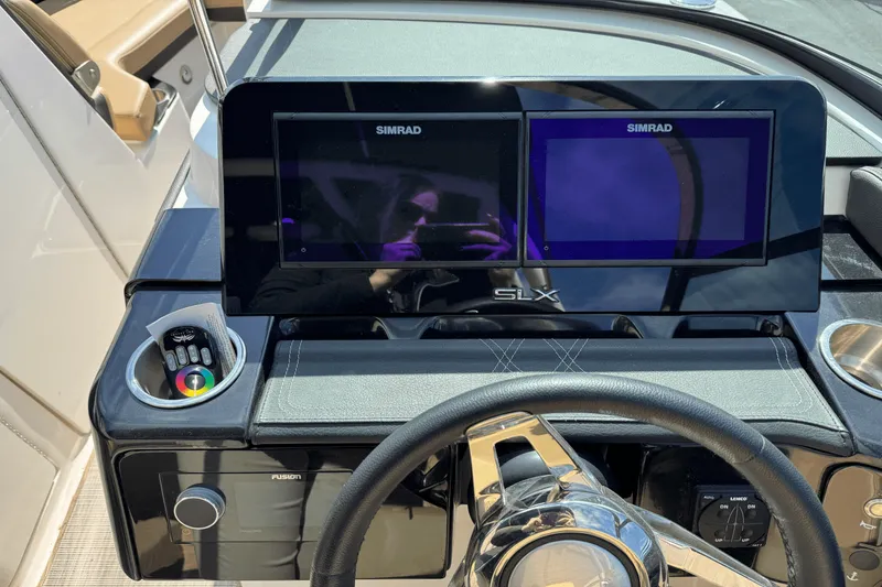 Slide: The Image of Sea Ray 260 SLX/OB 2023 - 26