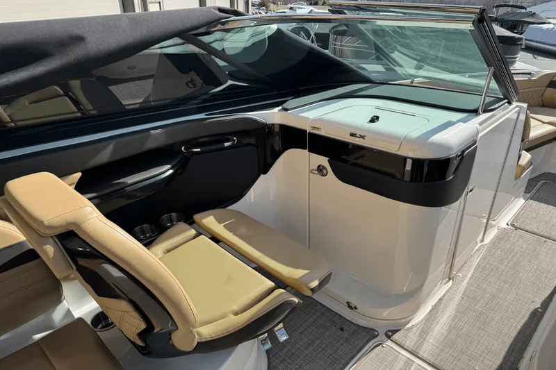 Slide: The Image of Sea Ray 260 SLX/OB 2023 - 28