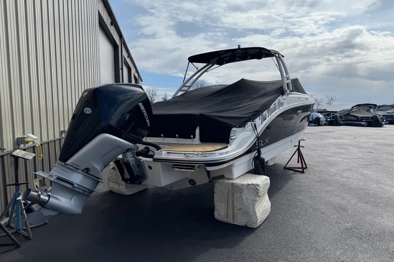 Slide: The Image of Sea Ray 260 SLX/OB 2023 - 3
