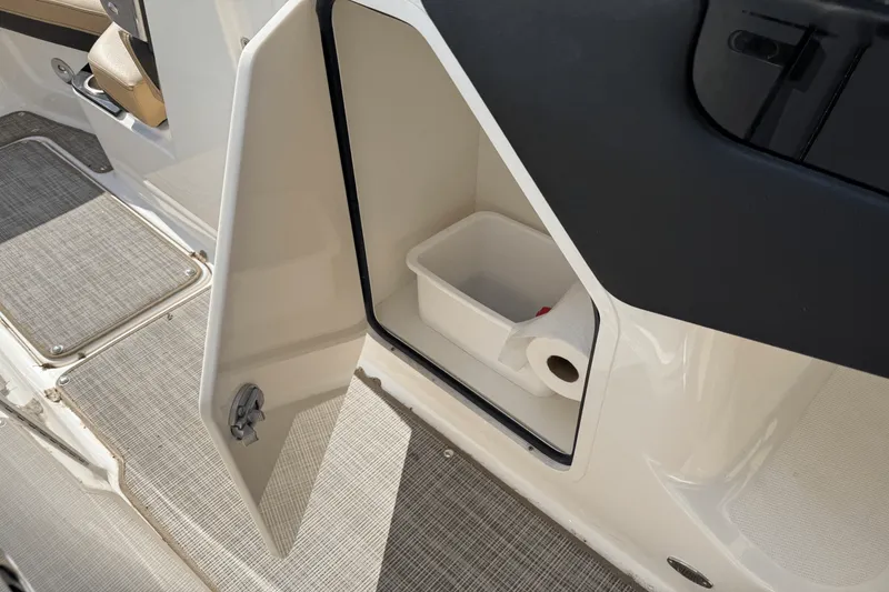 Slide: The Image of Sea Ray 260 SLX/OB 2023 - 30