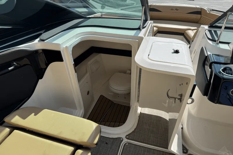 Slide: The Image of Sea Ray 260 SLX/OB 2023 - 31