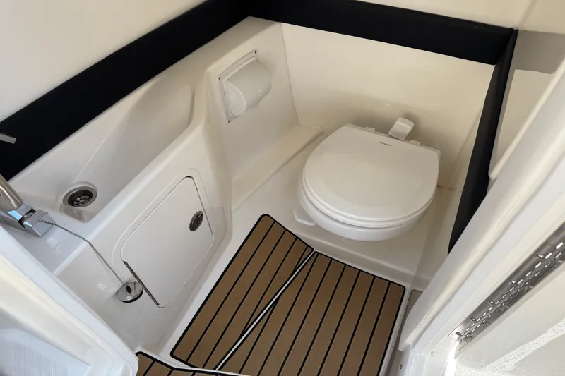 Slide: The Image of Sea Ray 260 SLX/OB 2023 - 32