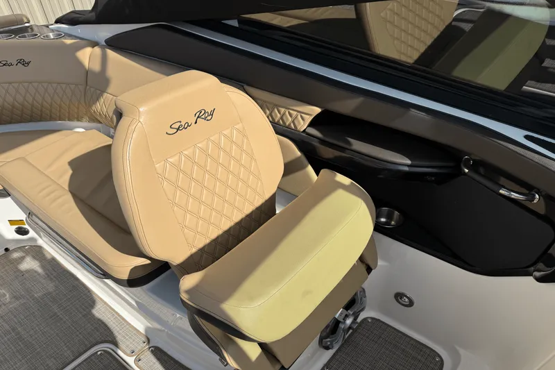 Slide: The Image of Sea Ray 260 SLX/OB 2023 - 33