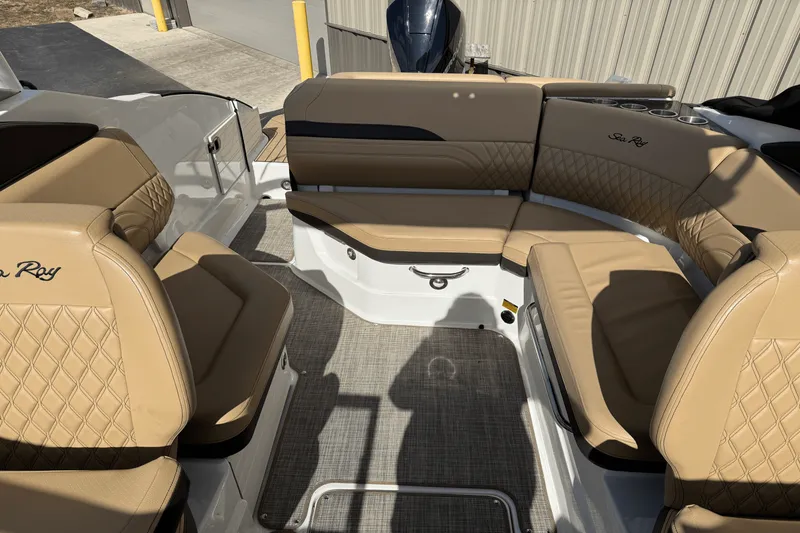Slide: The Image of Sea Ray 260 SLX/OB 2023 - 34