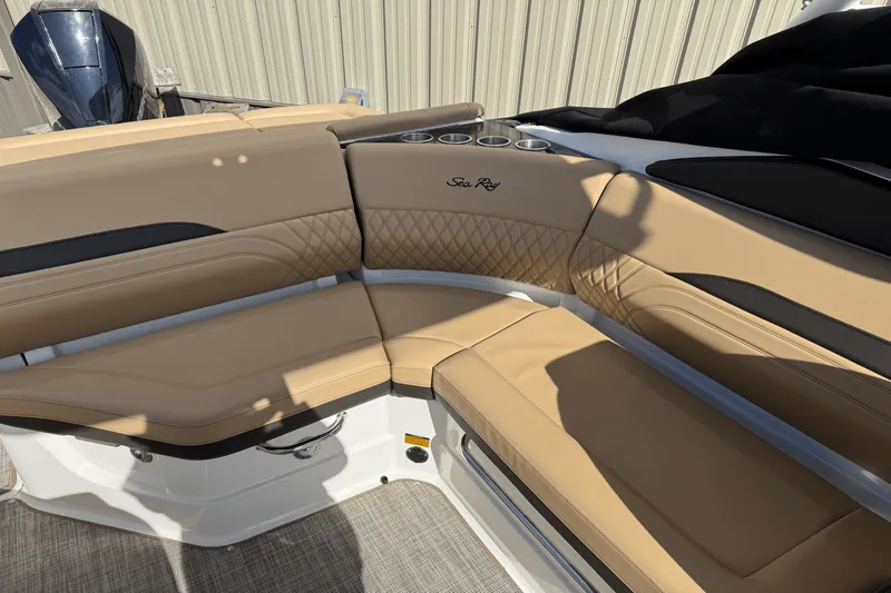 Slide: The Image of Sea Ray 260 SLX/OB 2023 - 35