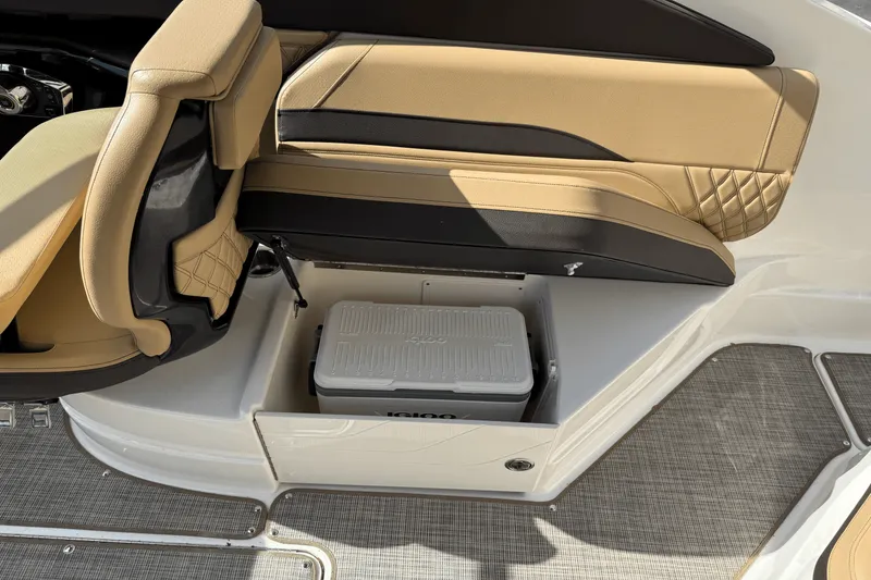 Slide: The Image of Sea Ray 260 SLX/OB 2023 - 36