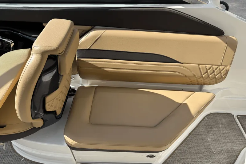 Slide: The Image of Sea Ray 260 SLX/OB 2023 - 37