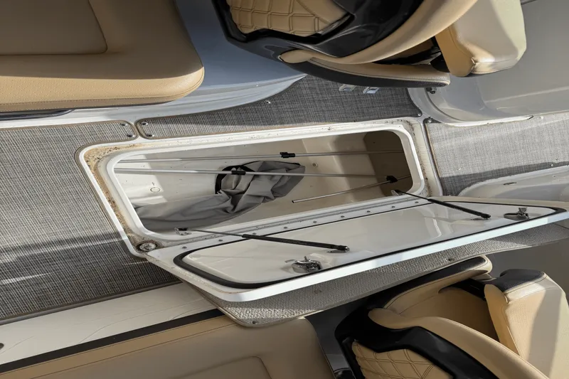 Slide: The Image of Sea Ray 260 SLX/OB 2023 - 48