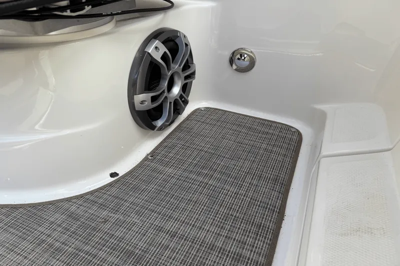 Slide: The Image of Sea Ray 260 SLX/OB 2023 - 49