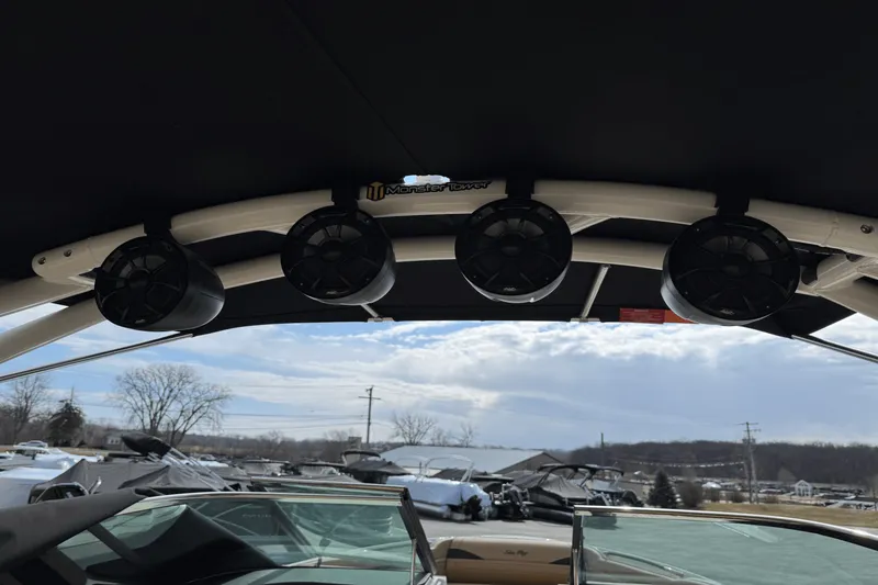 Slide: The Image of Sea Ray 260 SLX/OB 2023 - 50