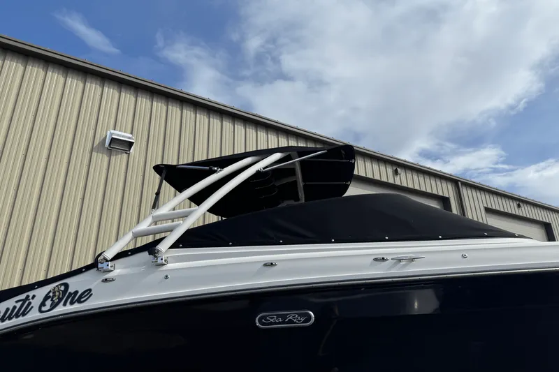 Slide: The Image of Sea Ray 260 SLX/OB 2023 - 6