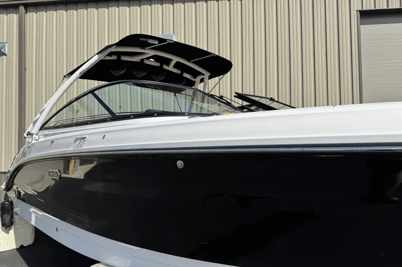 Slide: The Image of Sea Ray 260 SLX/OB 2023 - 8