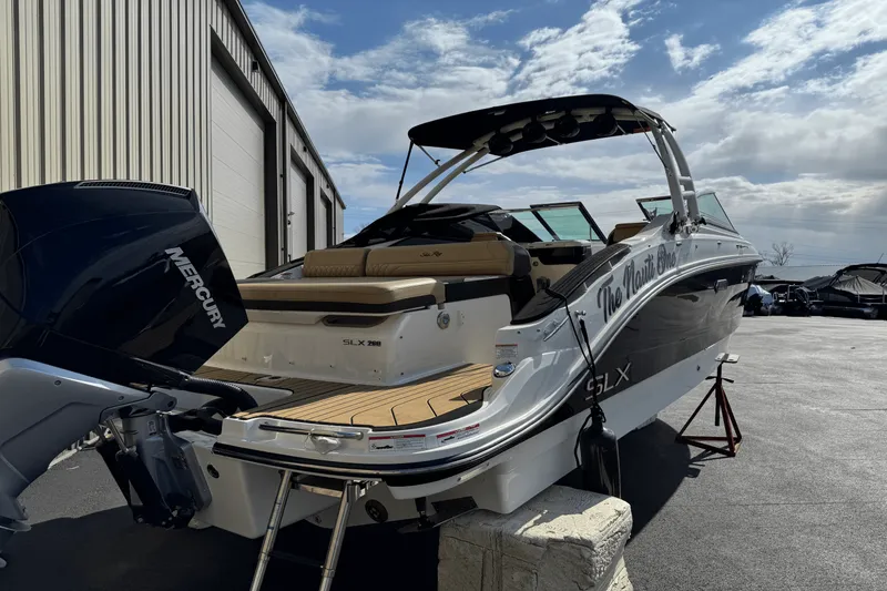 Slide: The Image of Sea Ray 260 SLX/OB 2023 - 9