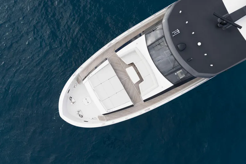 Slide: The Image of Ocean Alexander 30R 2027 - 5