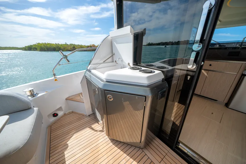 Slide: The Image of Azimut 53 FLY 2024 - 10