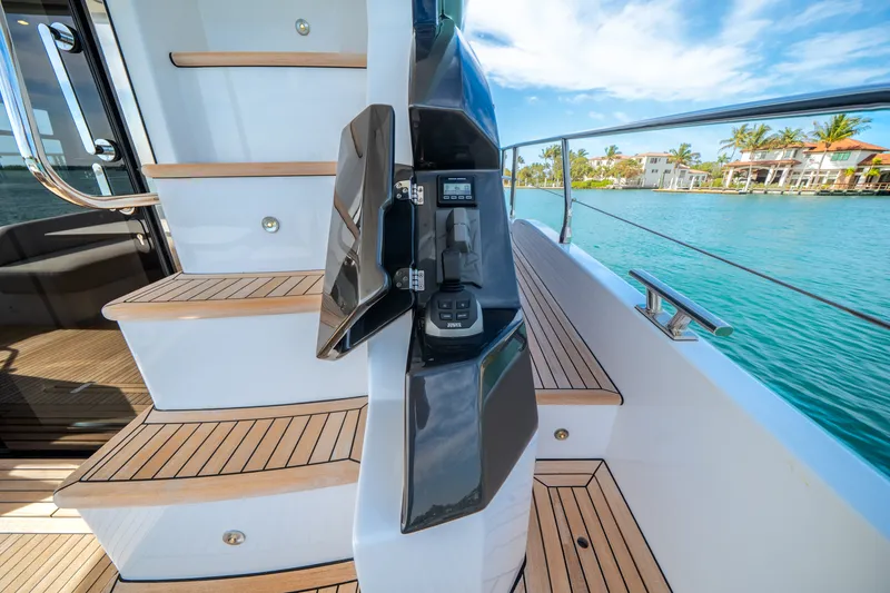 Slide: The Image of Azimut 53 FLY 2024 - 11