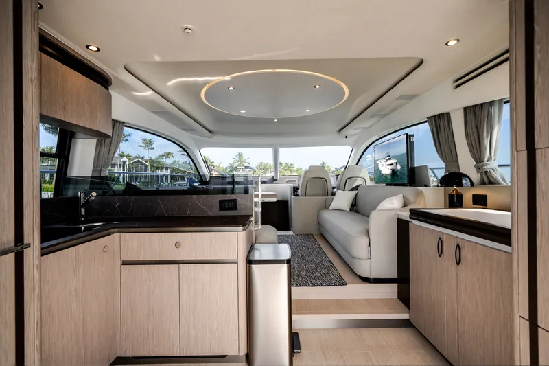 Slide: The Image of Azimut 53 FLY 2024 - 12