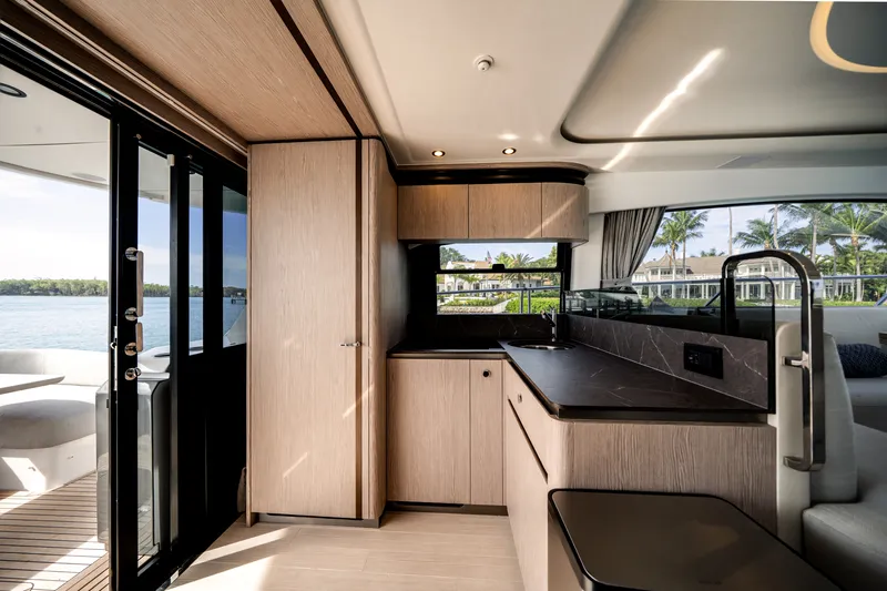 Slide: The Image of Azimut 53 FLY 2024 - 13