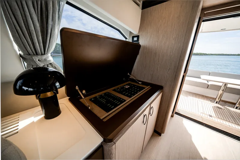 Slide: The Image of Azimut 53 FLY 2024 - 15