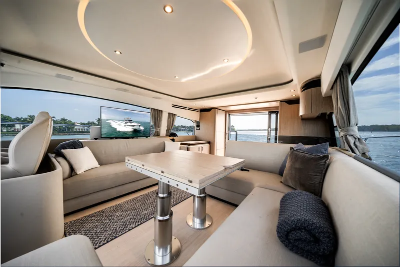 Slide: The Image of Azimut 53 FLY 2024 - 17