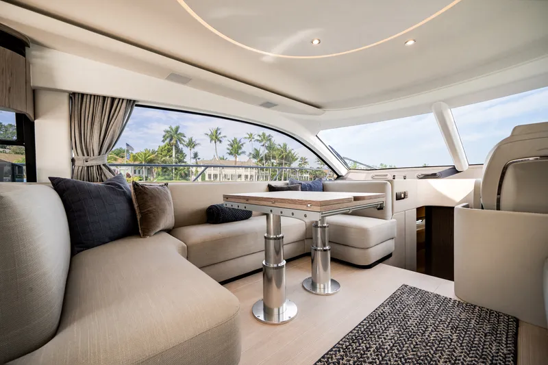 Slide: The Image of Azimut 53 FLY 2024 - 18