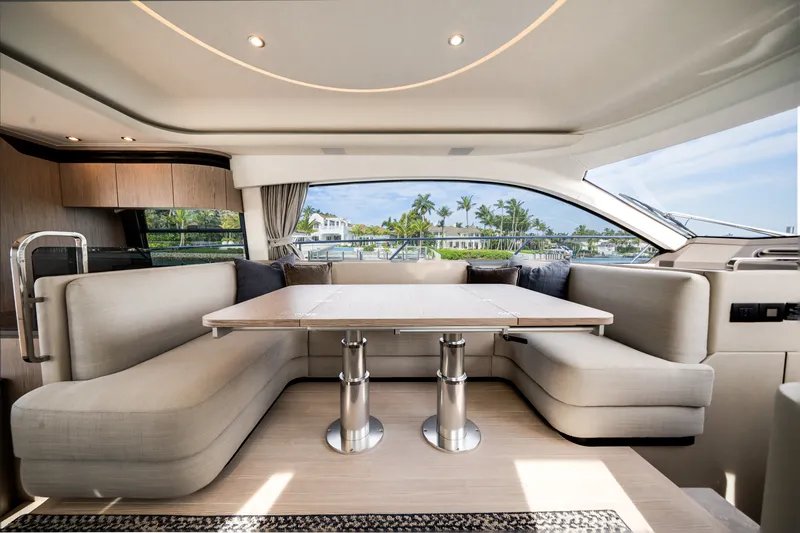 Slide: The Image of Azimut 53 FLY 2024 - 19