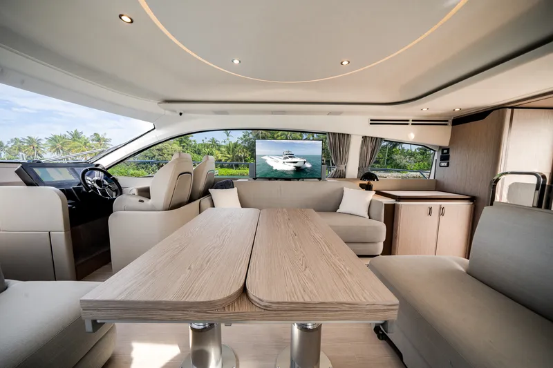 Slide: The Image of Azimut 53 FLY 2024 - 20
