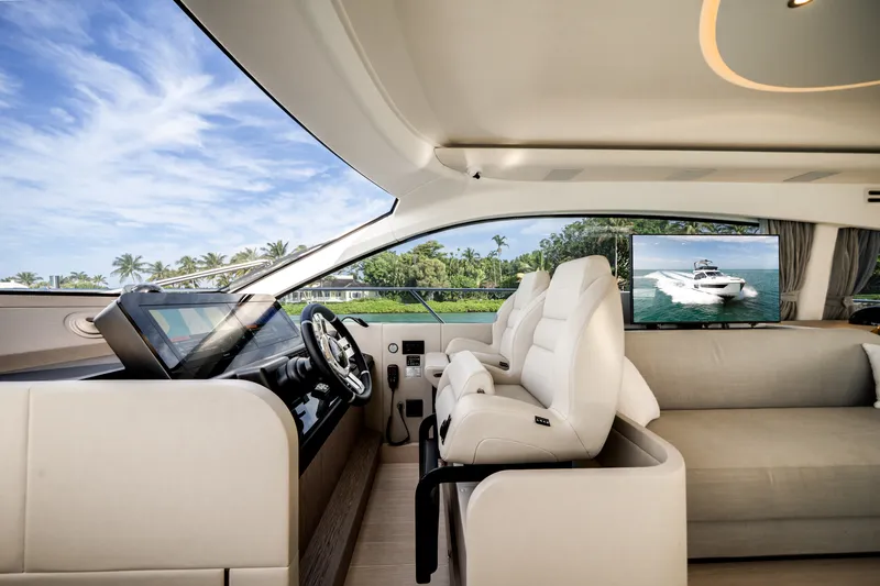 Slide: The Image of Azimut 53 FLY 2024 - 21