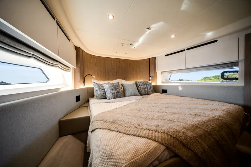 Slide: The Image of Azimut 53 FLY 2024 - 23