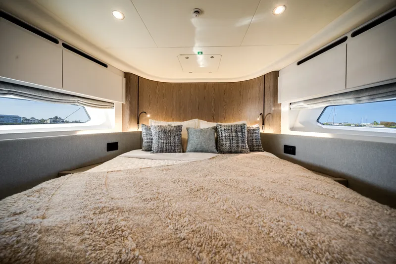 Slide: The Image of Azimut 53 FLY 2024 - 24