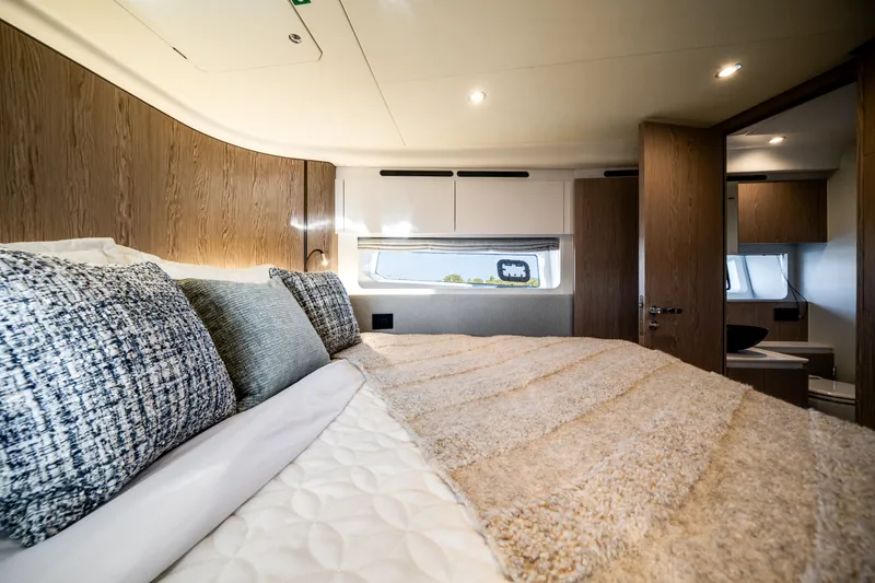 Slide: The Image of Azimut 53 FLY 2024 - 26