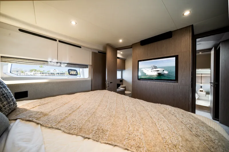 Slide: The Image of Azimut 53 FLY 2024 - 27