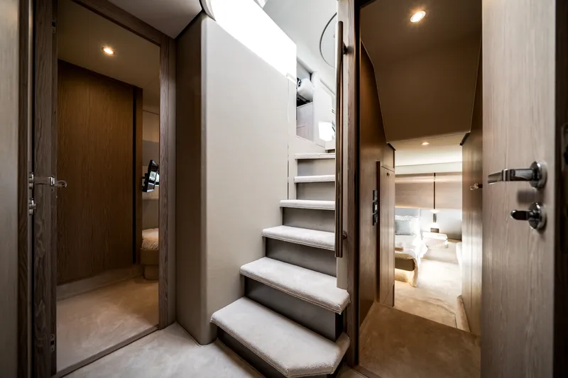 Slide: The Image of Azimut 53 FLY 2024 - 31