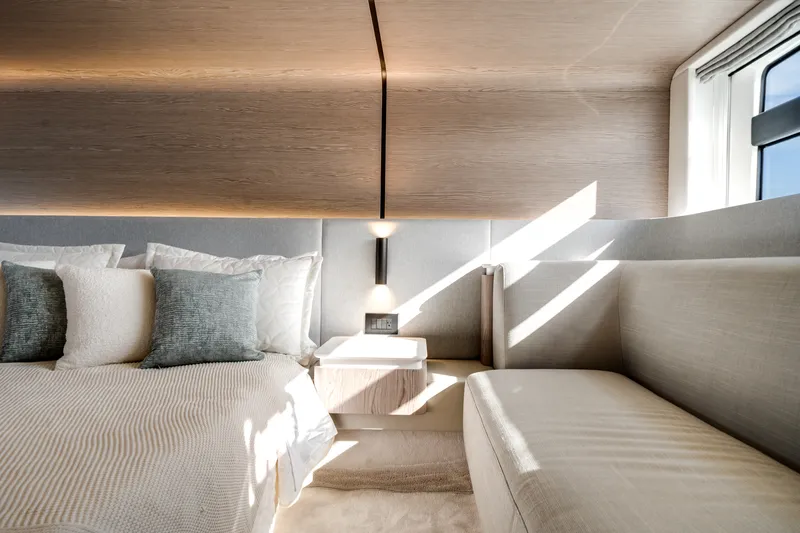 Slide: The Image of Azimut 53 FLY 2024 - 34