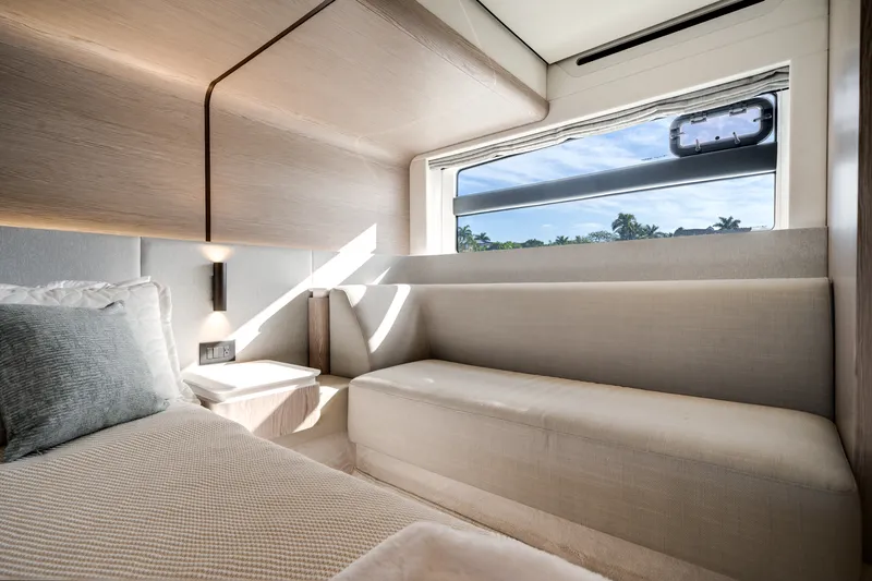 Slide: The Image of Azimut 53 FLY 2024 - 35