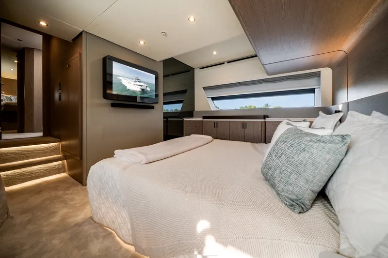 Slide: The Image of Azimut 53 FLY 2024 - 36