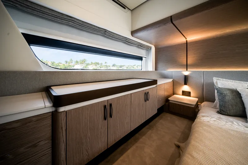Slide: The Image of Azimut 53 FLY 2024 - 37