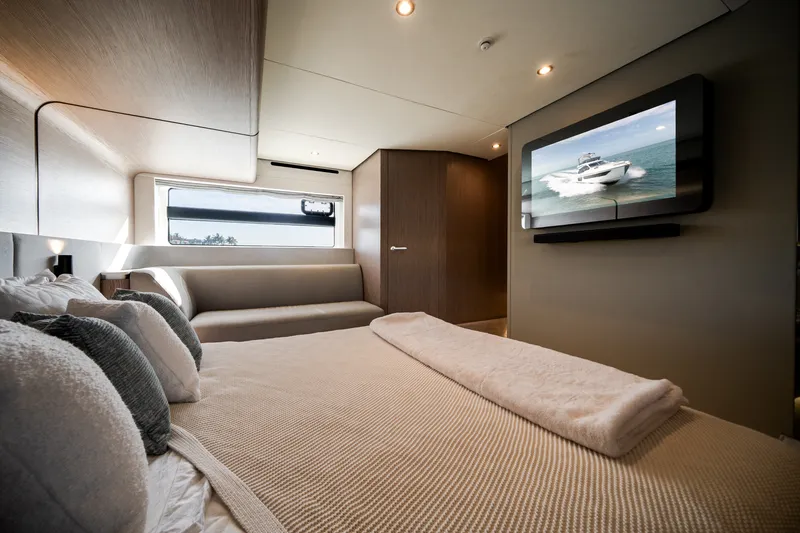 Slide: The Image of Azimut 53 FLY 2024 - 38