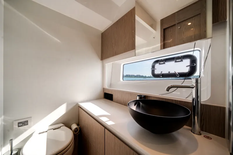 Slide: The Image of Azimut 53 FLY 2024 - 42