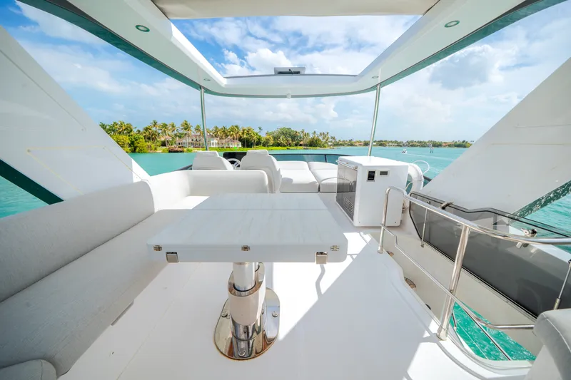 Slide: The Image of Azimut 53 FLY 2024 - 43