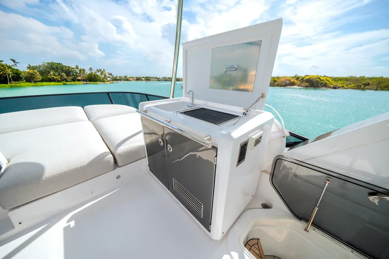 Slide: The Image of Azimut 53 FLY 2024 - 45