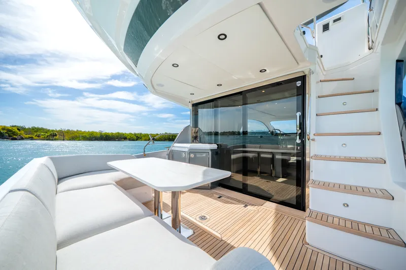 Slide: The Image of Azimut 53 FLY 2024 - 6