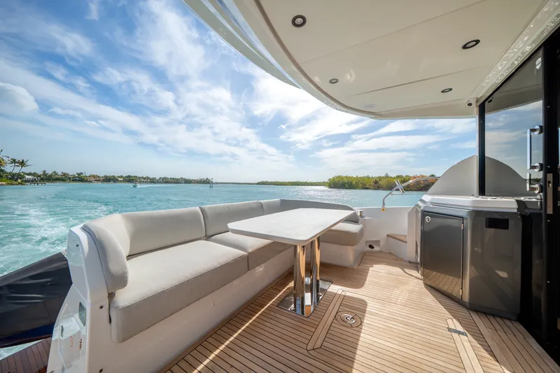 Slide: The Image of Azimut 53 FLY 2024 - 7