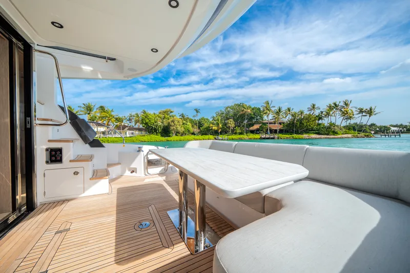 Slide: The Image of Azimut 53 FLY 2024 - 8