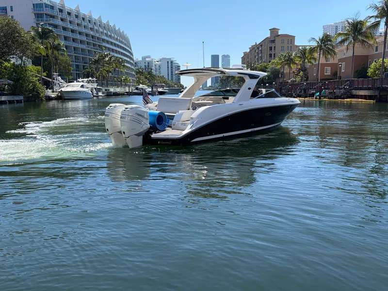 Slide: The Image of Sea Ray 350 SLX OB 2023 - 11